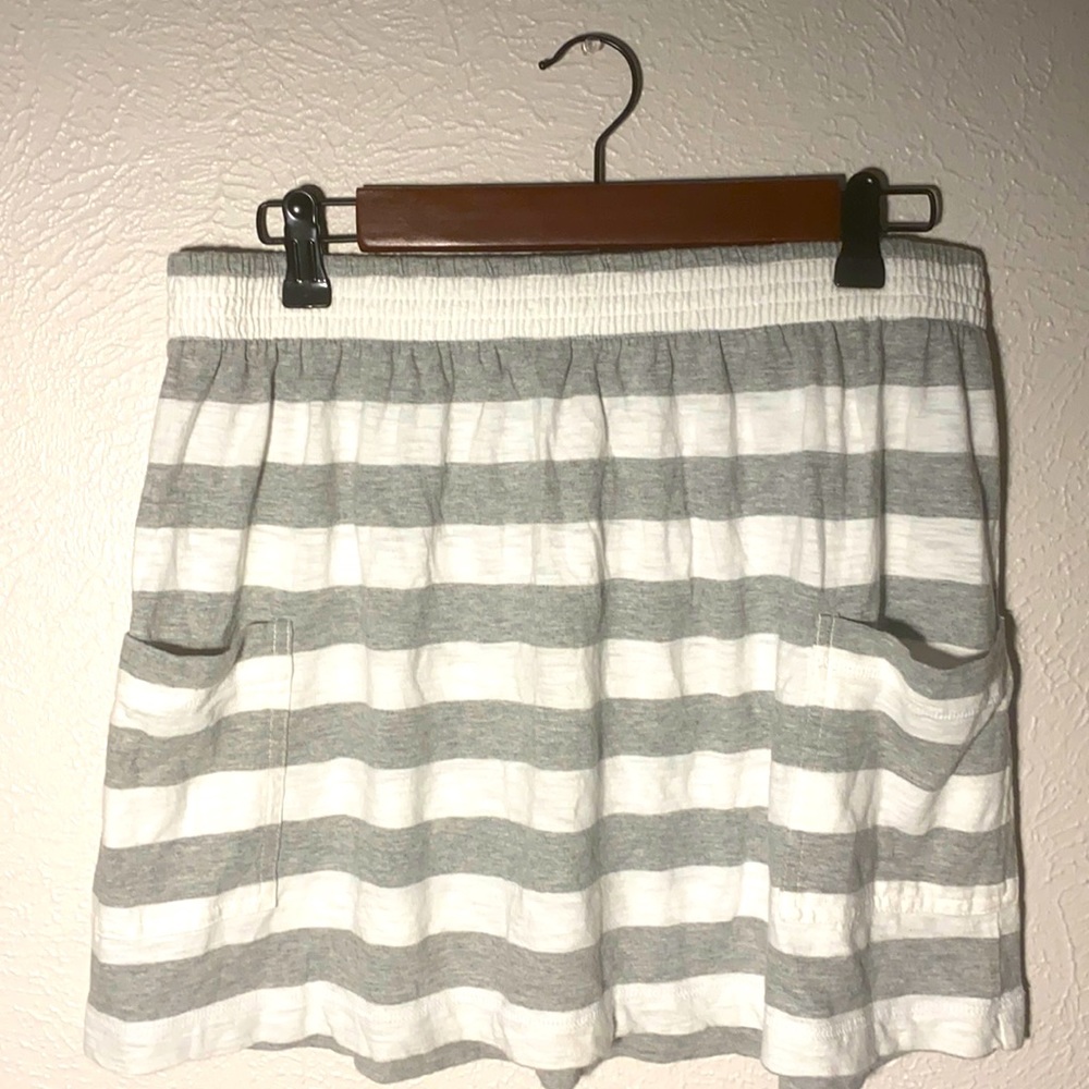 Aeropostale Grey/white pocket skirt